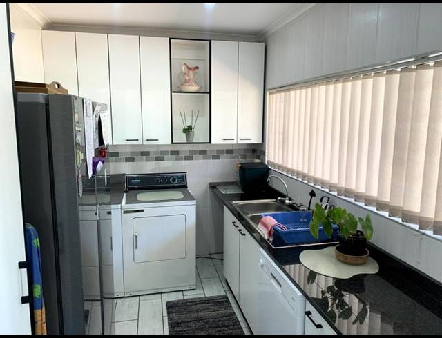 4 BEDROOM HOUSE FOR SALE IN FREEWAY PARK